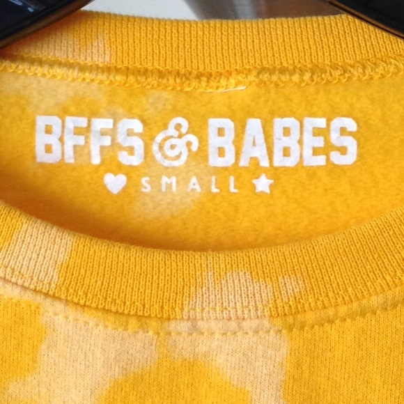 🌟⚫️🌟 BFFs & Babes -Yellow for Yiannis Sweatshirt - Picture 5 of 6